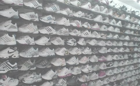 ���ք�(chu��ng)�I(y��)�_(k��i)һ�ҷ���Ь���ǰ��