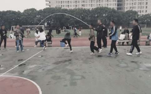 描寫操場(chǎng)的段落3篇