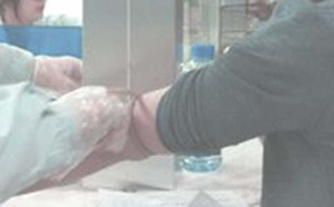 ��һ�γ�Ѫ����500��