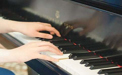 劉長卿唐詩《彈琴》