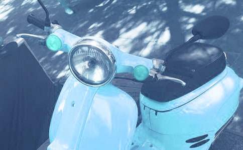 在電瓶車上的關(guān)愛作文范文