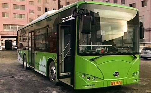 公交車?yán)锏拿琅c丑敘事作文