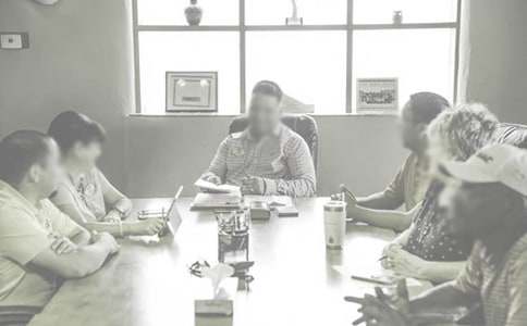 超市里的會(huì)議的作文