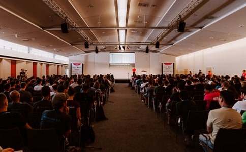 聽(tīng)楊紅櫻講座300字作文