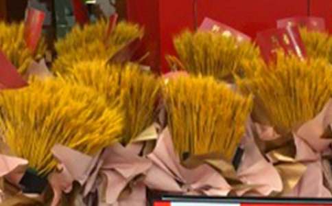 ��I(y��)�_�I(y��)ף���R�~