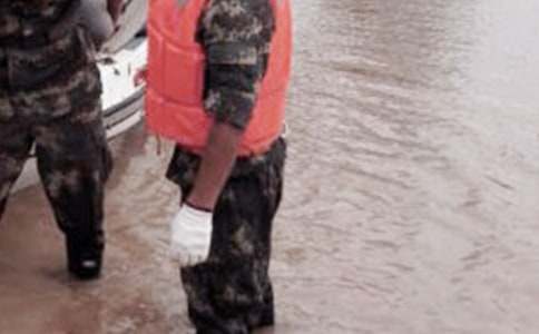 抗洪搶險-游戲作文700字