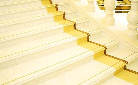 樓梯上的溫暖作文