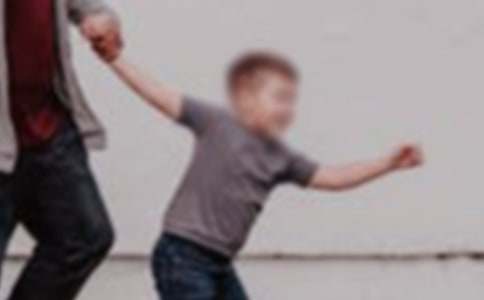 描寫男孩外貌的作文