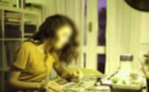 愛笑的女生看圖作文