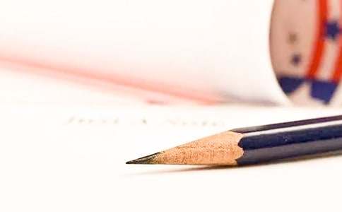 中班語(yǔ)言鉛筆盒上的故事教案