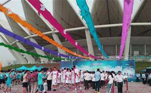 ���¹�˾���w�c���R�~