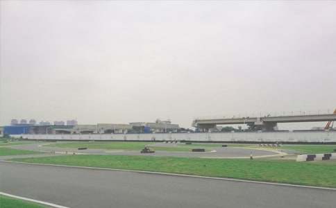 有賽車的生活作文