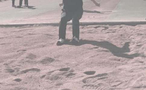 《運球接力》蹲距式跳遠優(yōu)秀教案