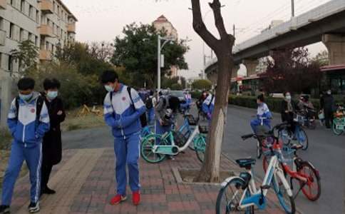 中學(xué)生走在花季優(yōu)秀作文(通用26篇)